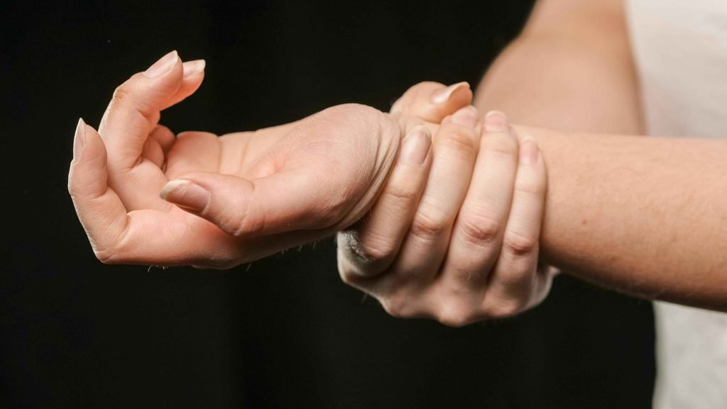 Using Pressure Points to Ease Nausea and Vomiting in Pregnancy